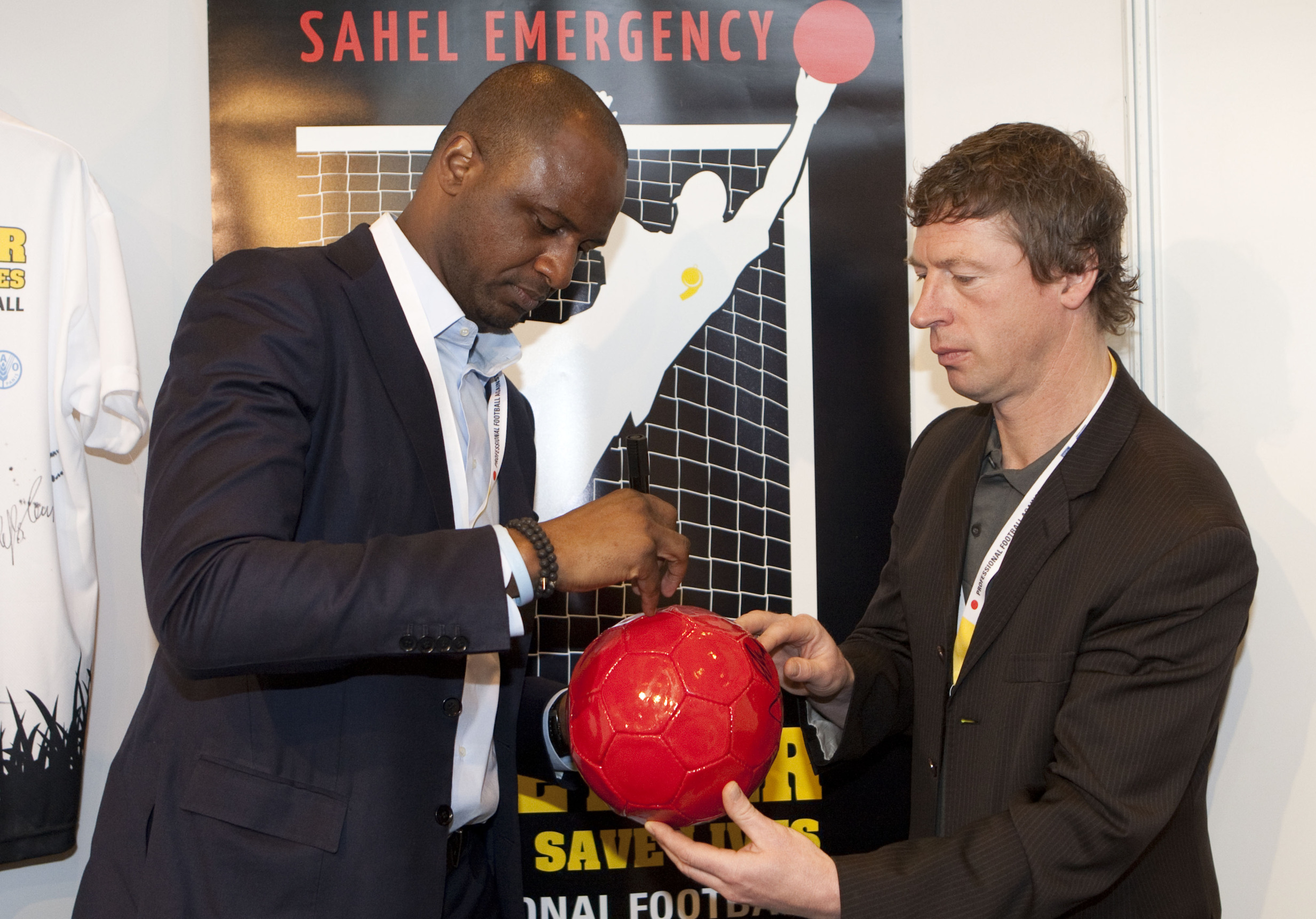 28/03/12
MANCHESTER - ENGLAND
Patrick Vieira (left) with Steffen Freund